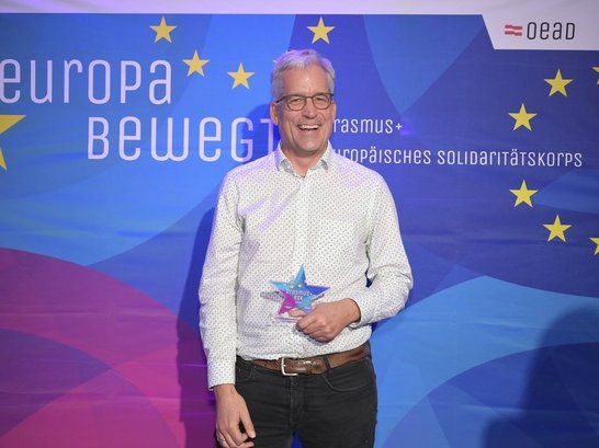 Europa bewegt: Erasmus+ und ESK Award 2024 Portraitfoto von Botschafter Heiko Kromp